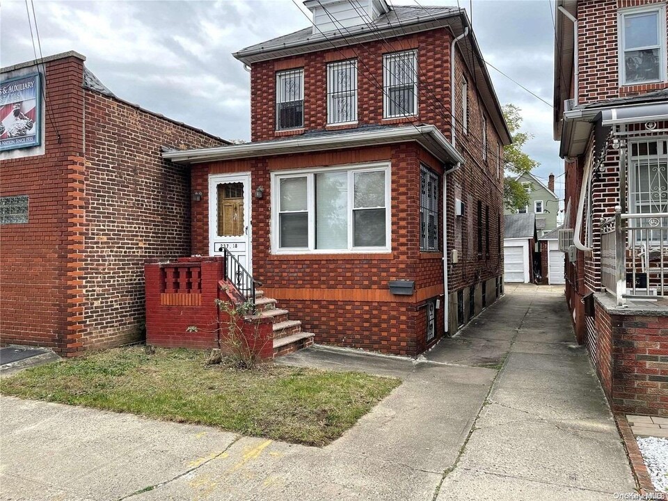 237-18 92nd Rd in Queens, NY - Building Photo