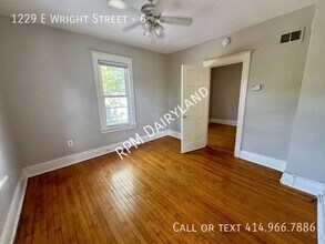 1229 E Wright St in Milwaukee, WI - Foto de edificio - Building Photo