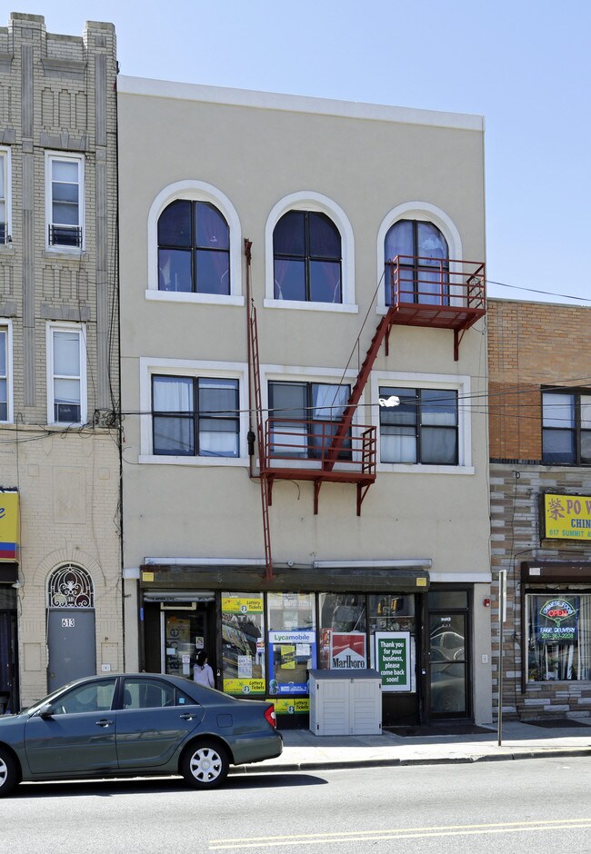 615 Summit Ave