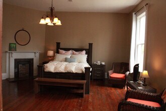 1116 Main St, Unit AptD(FURNISHED) in Natchez, MS - Foto de edificio - Building Photo