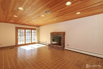 240 Twin Oaks Terrace in Westfield, NJ - Building Photo - Building Photo