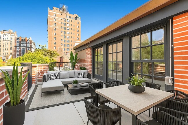 28 W 11th St