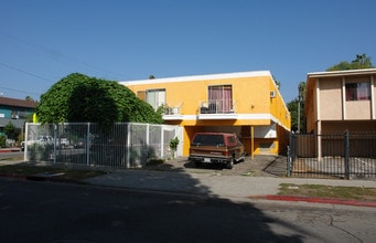 6216 Cedros Ave in Van Nuys, CA - Building Photo - Building Photo