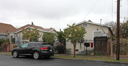 459-463 1/2 E 29th St in Los Angeles, CA - Building Photo - Building Photo