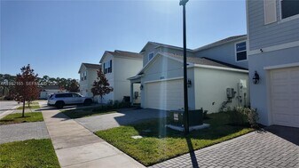 10722 NW Moon Rise Ln in Port St. Lucie, FL - Building Photo
