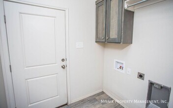 1144 N 7th St in Wolfforth, TX - Foto de edificio - Building Photo