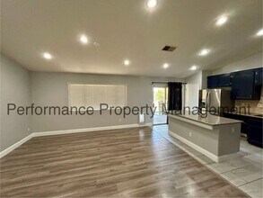 6915 Drift Creek St in Bakersfield, CA - Building Photo - Building Photo