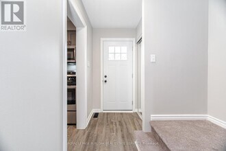 140-140 Ripley Ct in Oakville, ON - Building Photo - Building Photo