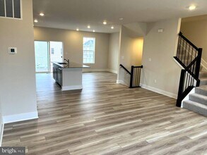 7616 Johnnycake Rd in Woodlawn, MD - Building Photo - Building Photo