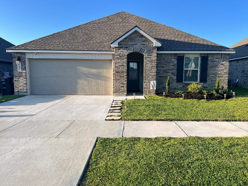 713 Correns Ln in Zachary, LA - Building Photo
