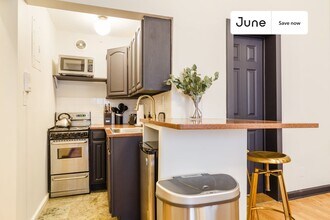 336 W 46th St in New York, NY - Building Photo - Building Photo