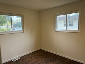 1285 Pamela Dr in Florissant, MO - Building Photo - Building Photo