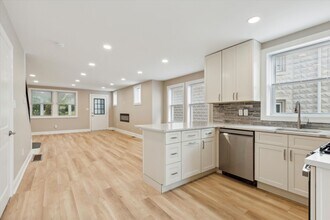 327 E 10th Ave in Conshohocken, PA - Building Photo - Building Photo