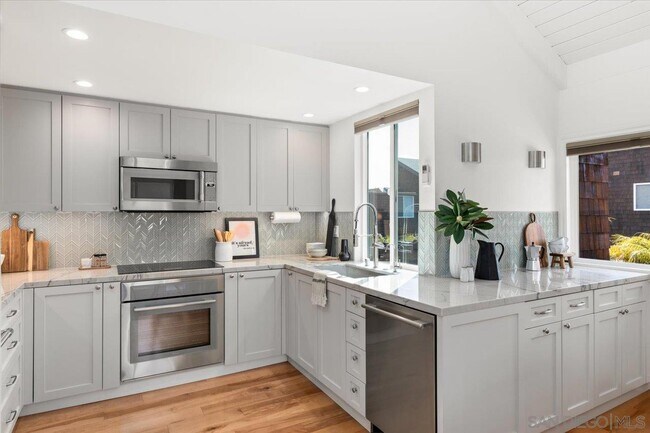 325 S Sierra Ave in Solana Beach, CA - Building Photo - Building Photo