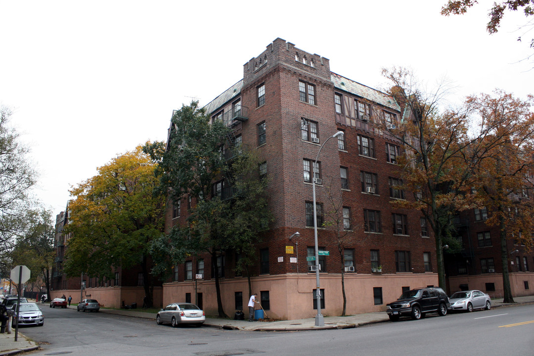 2851  Bronx Park East in Bronx, NY - Foto de edificio