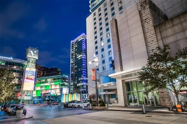 property at 2430 Victory Park Ln