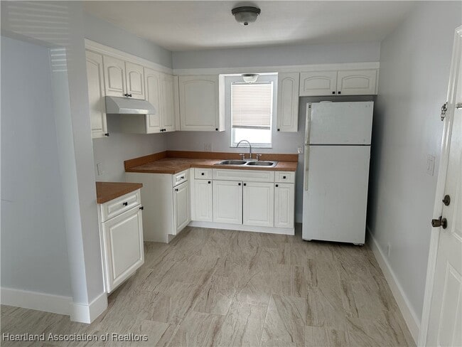 241 S Commerce Ave in Sebring, FL - Building Photo - Building Photo