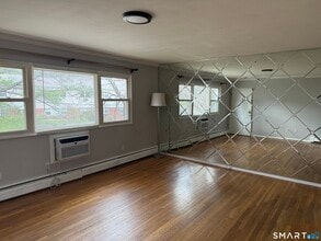 239 Cherry Hill Dr in Bridgeport, CT - Building Photo - Building Photo