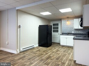 100 S Front St in Liverpool, PA - Foto de edificio - Building Photo