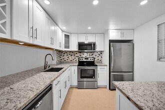 7173 Orange Dr in Davie, FL - Building Photo - Building Photo