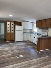 21341 Crawford Lake Rd in Laurel Hill, NC - Building Photo - Building Photo