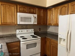 1821 Racquet Ct in North Lauderdale, FL - Building Photo - Building Photo