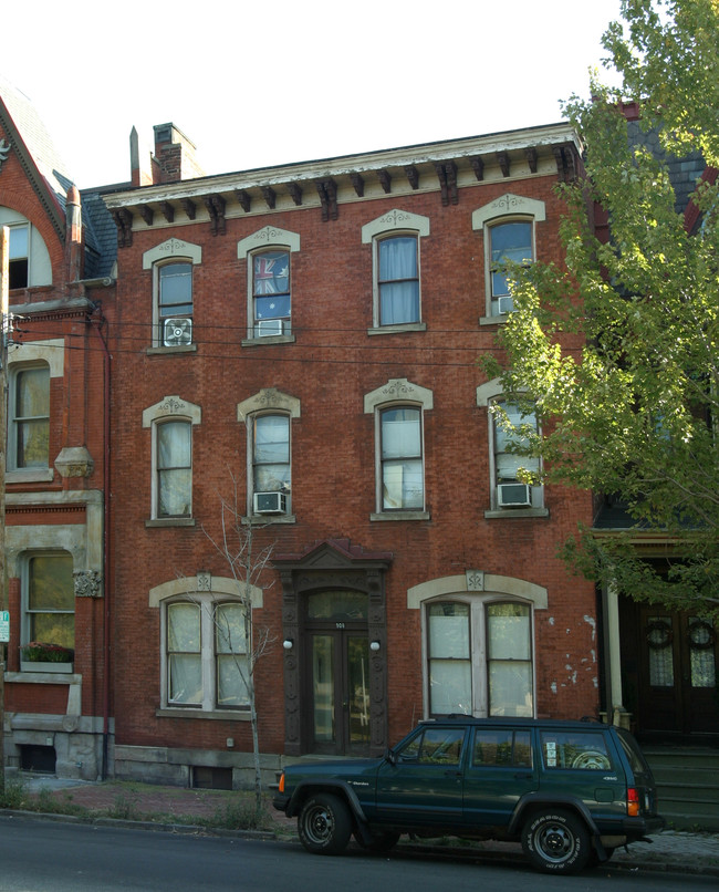 908 Cedar Ave in Pittsburgh, PA - Building Photo - Building Photo