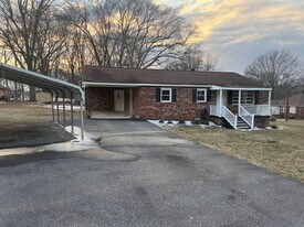 261 oak circle in Boiling Springs, SC - Building Photo