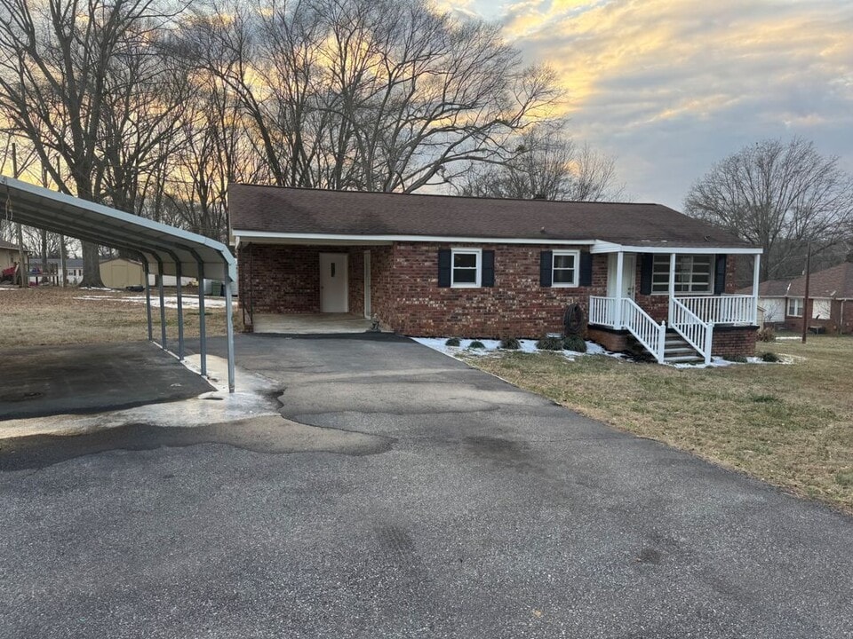 261 oak circle in Boiling Springs, SC - Foto de edificio