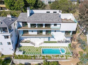 8566 Hollywood Blvd in Los Angeles, CA - Foto de edificio - Building Photo