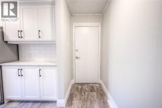 158 Erb St E in Waterloo, ON - Building Photo - Building Photo