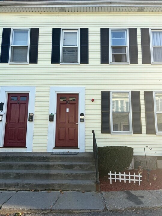 10 Exchange Ct in Waltham, MA - Building Photo