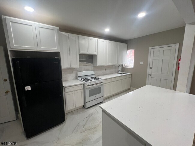 218 S 11th St in Newark, NJ - Building Photo - Building Photo