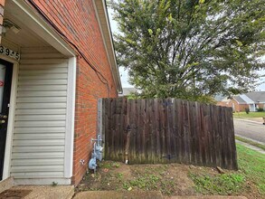 3945 Oak Branch Cir E in Memphis, TN - Building Photo - Building Photo