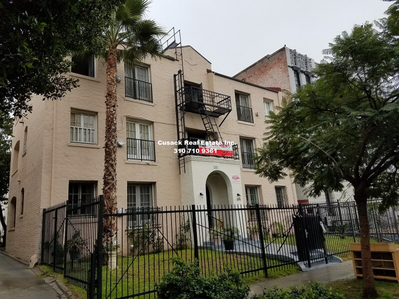 246 S Kenmore Ave in Los Angeles, CA - Building Photo
