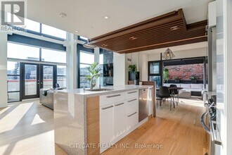 915 King St W in Toronto, ON - Building Photo - Building Photo