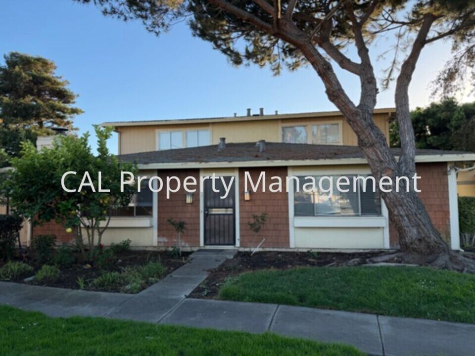 1831 Cherokee Dr in Salinas, CA - Building Photo