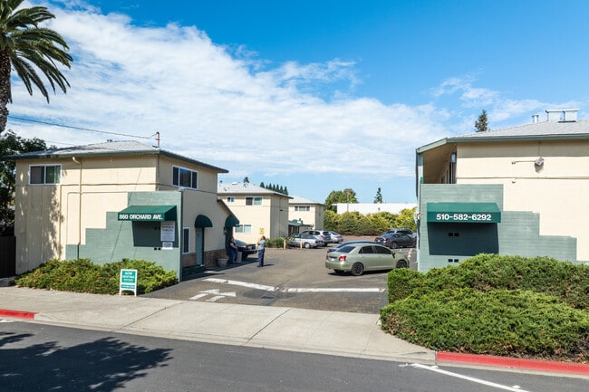 Holiday Orchard Apartments