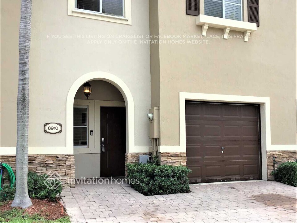 8910 SW 220th Ln in Cutler Bay, FL - Building Photo
