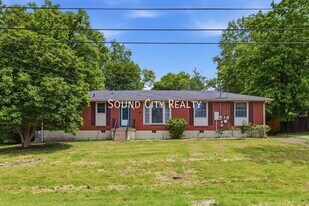 7016 Bonnalake Dr in Nashville, TN - Building Photo