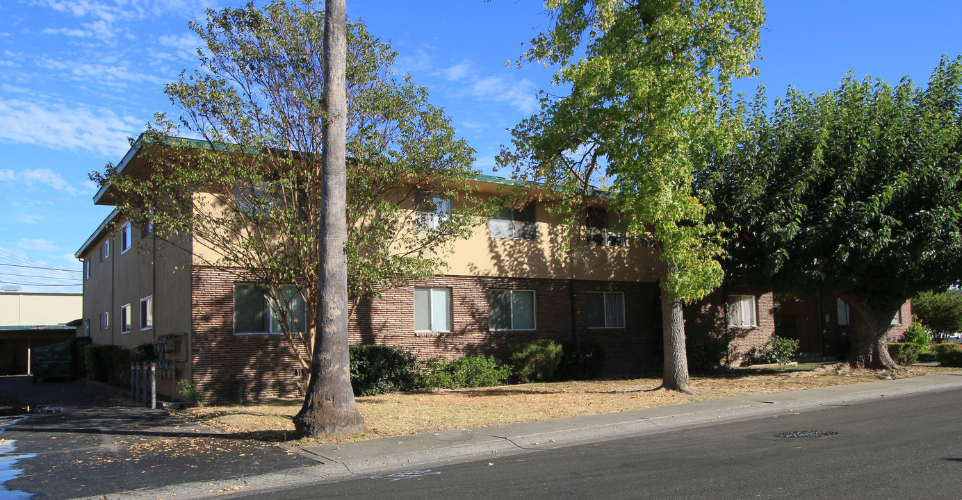 Arden Villa Apartments in Sacramento, CA - Foto de edificio