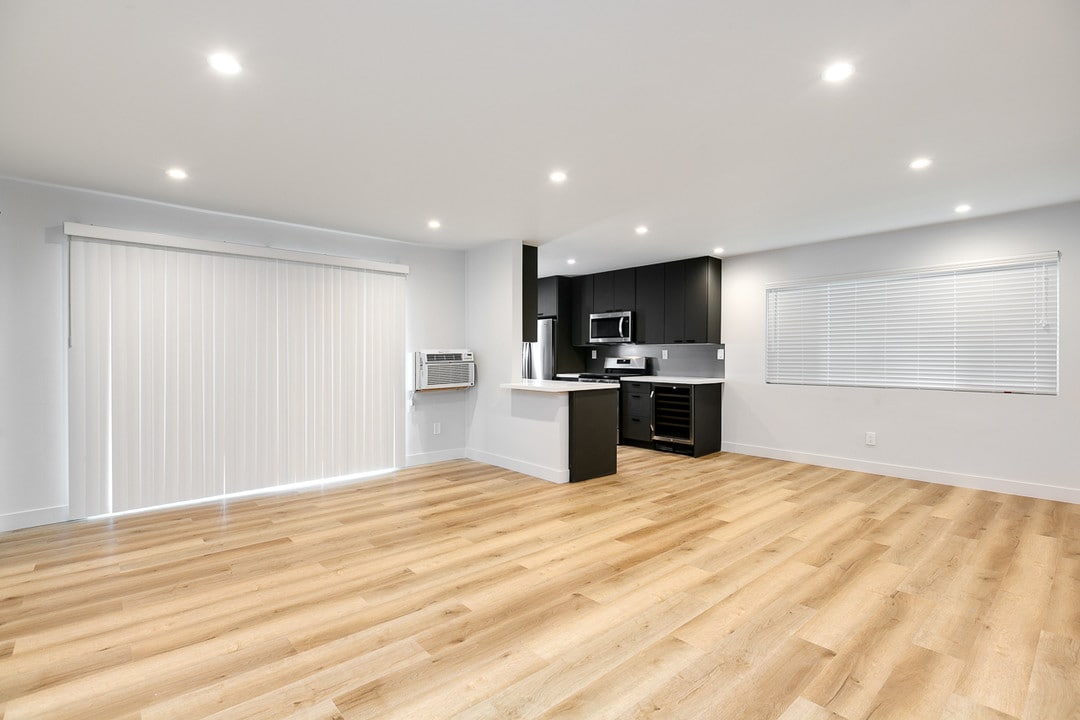 243 S Park View St, Unit 4 in Los Angeles, CA - Building Photo