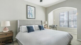 2500 Woodland Park Dr, Unit J103 in Houston, TX - Building Photo