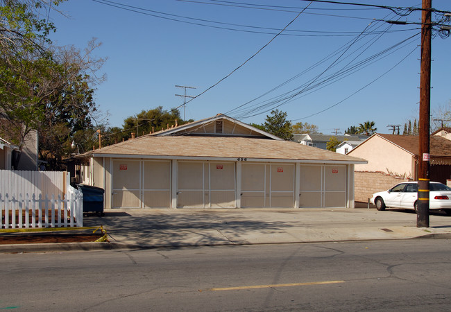 656 4th St in San Fernando, CA - Building Photo - Building Photo