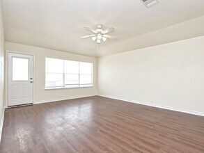 14521 Gurney's Eagle Dr in Elgin, TX - Building Photo - Building Photo
