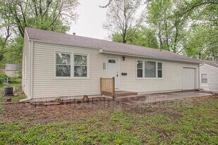 8803 E 72nd St in Raytown, MO - Building Photo