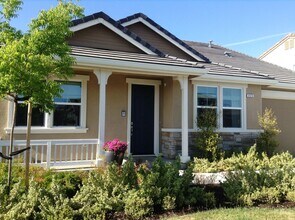 925 Fulton Way in Hollister, CA - Building Photo - Building Photo