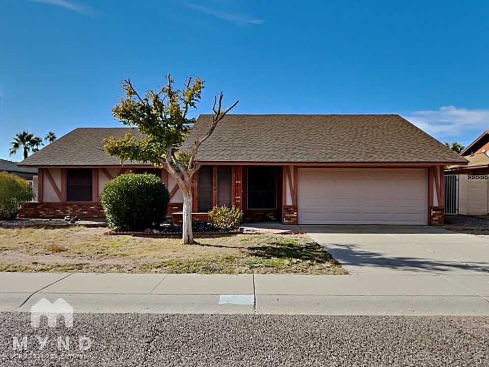 19028 N 7th Dr in Phoenix, AZ - Foto de edificio