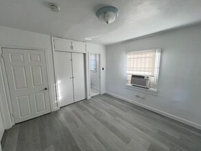 7525 NE Miami Ct in Miami, FL - Building Photo - Interior Photo