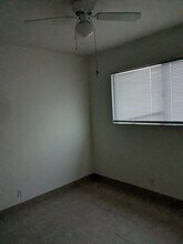 418 Real Rd, Unit 418 in Bakersfield, CA - Foto de edificio - Building Photo